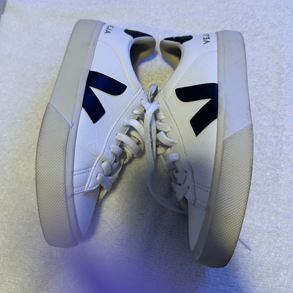 VEJA
Campo leather sneakers 🩷